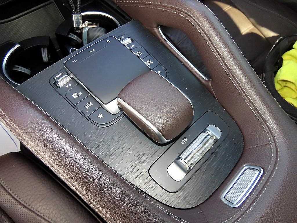 Mercedes-Benz GLS-Class — photo 13