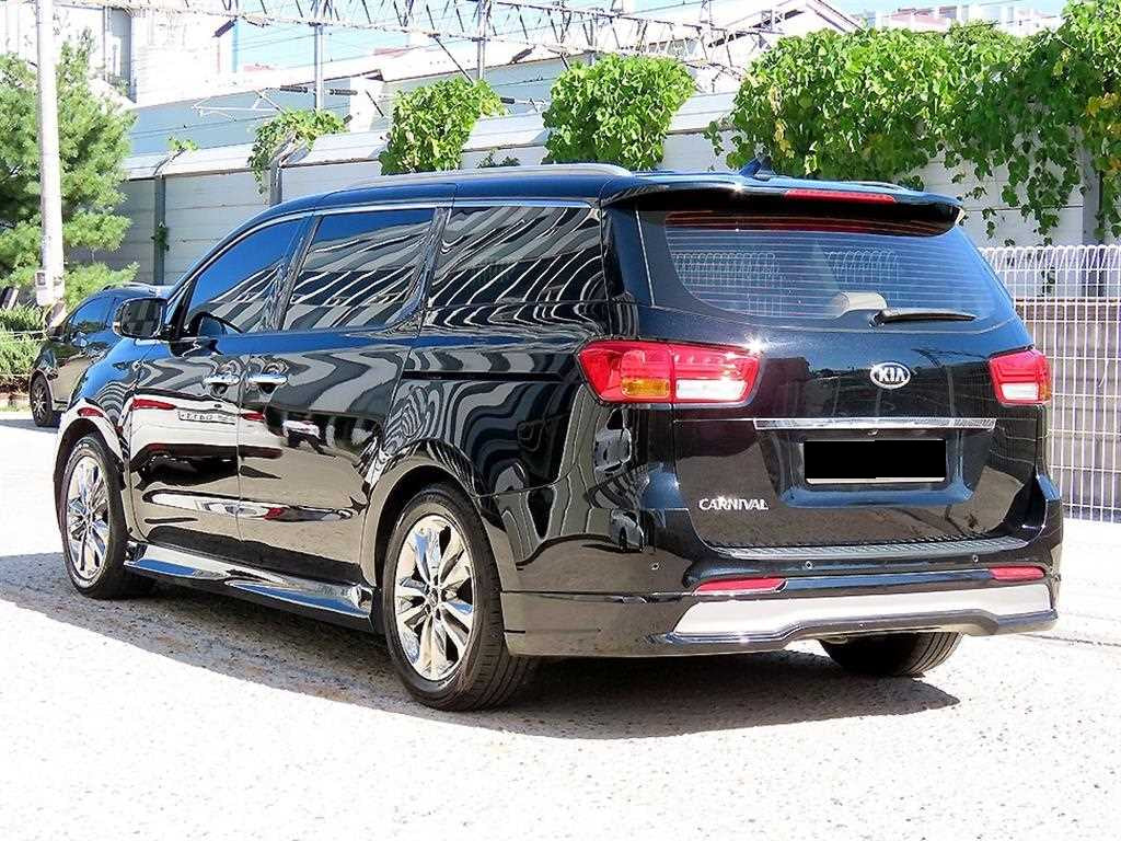 Kia Carnival — photo 03