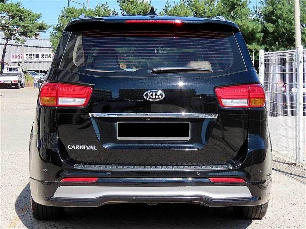Kia Carnival — photo 04