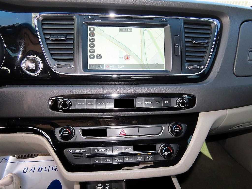 Kia Carnival — photo 14