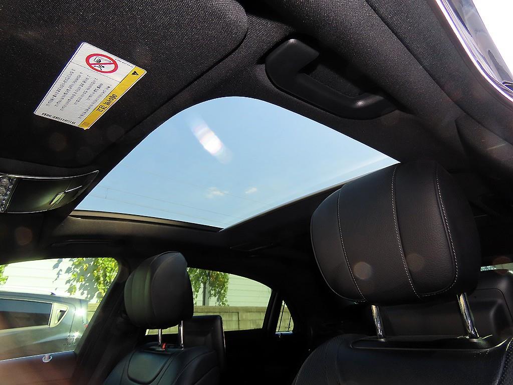 Mercedes-Benz S-Class — photo 17
