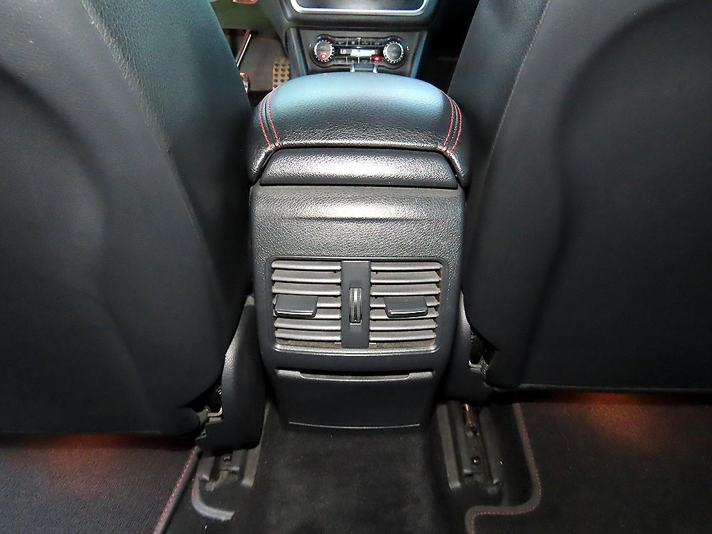 Mercedes-Benz CLA-Class — photo 16