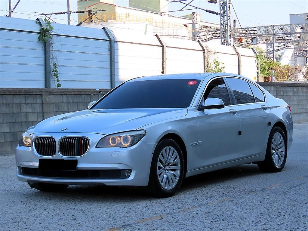 BMW 7-Series — photo 02