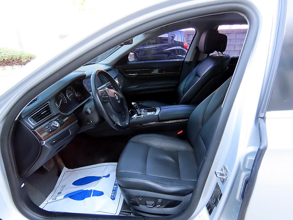 BMW 7-Series — photo 05
