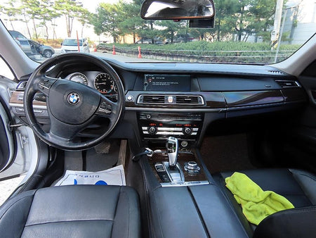 BMW 7-Series — photo 07
