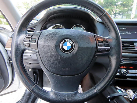 BMW 7-Series — photo 08