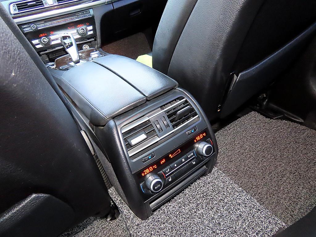BMW 7-Series — photo 15