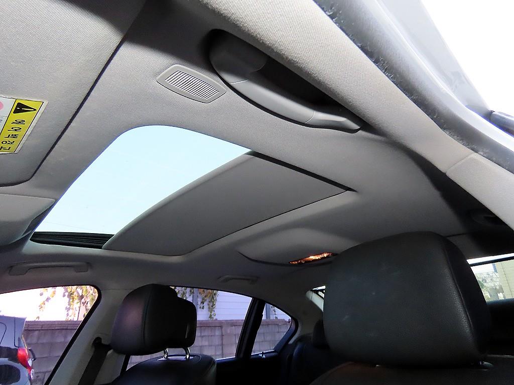 BMW 7-Series — photo 17