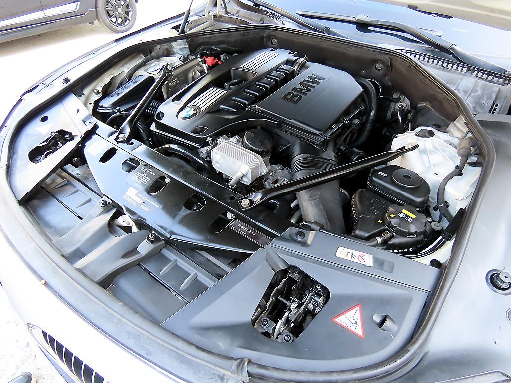 BMW 7-Series — photo 19