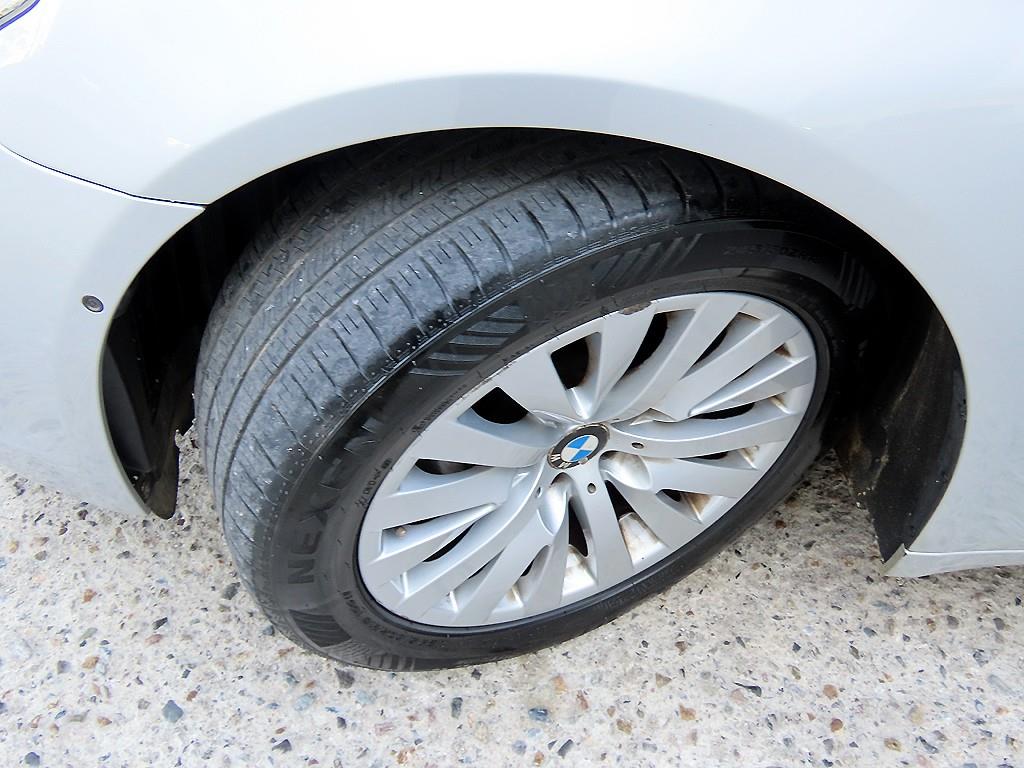 BMW 7-Series — photo 20