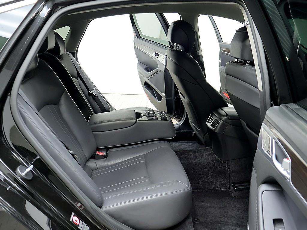 Genesis G80 — photo 12