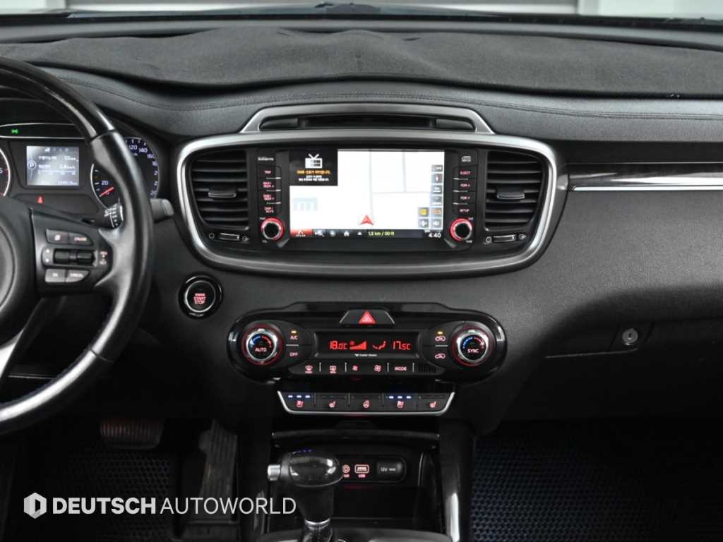 Kia Sorento — photo 14
