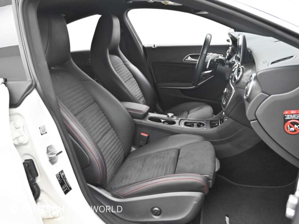 Mercedes-Benz CLA-Class — photo 10