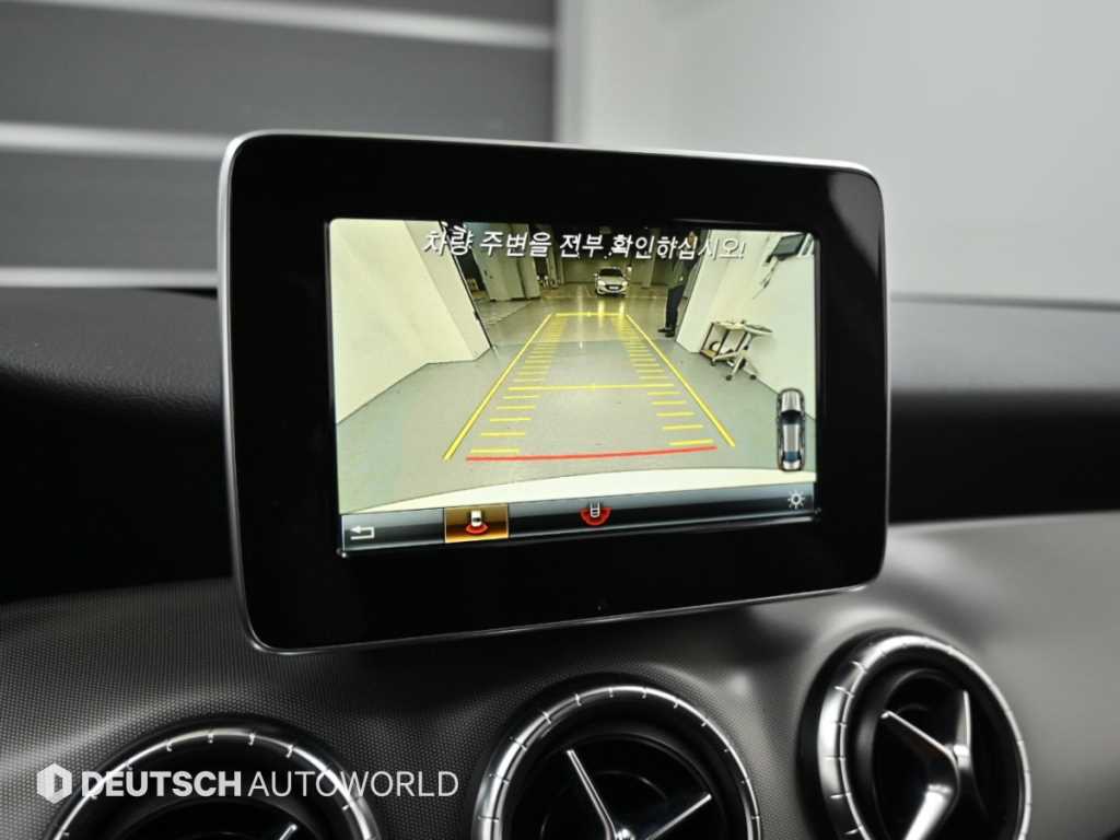 Mercedes-Benz CLA-Class — photo 15