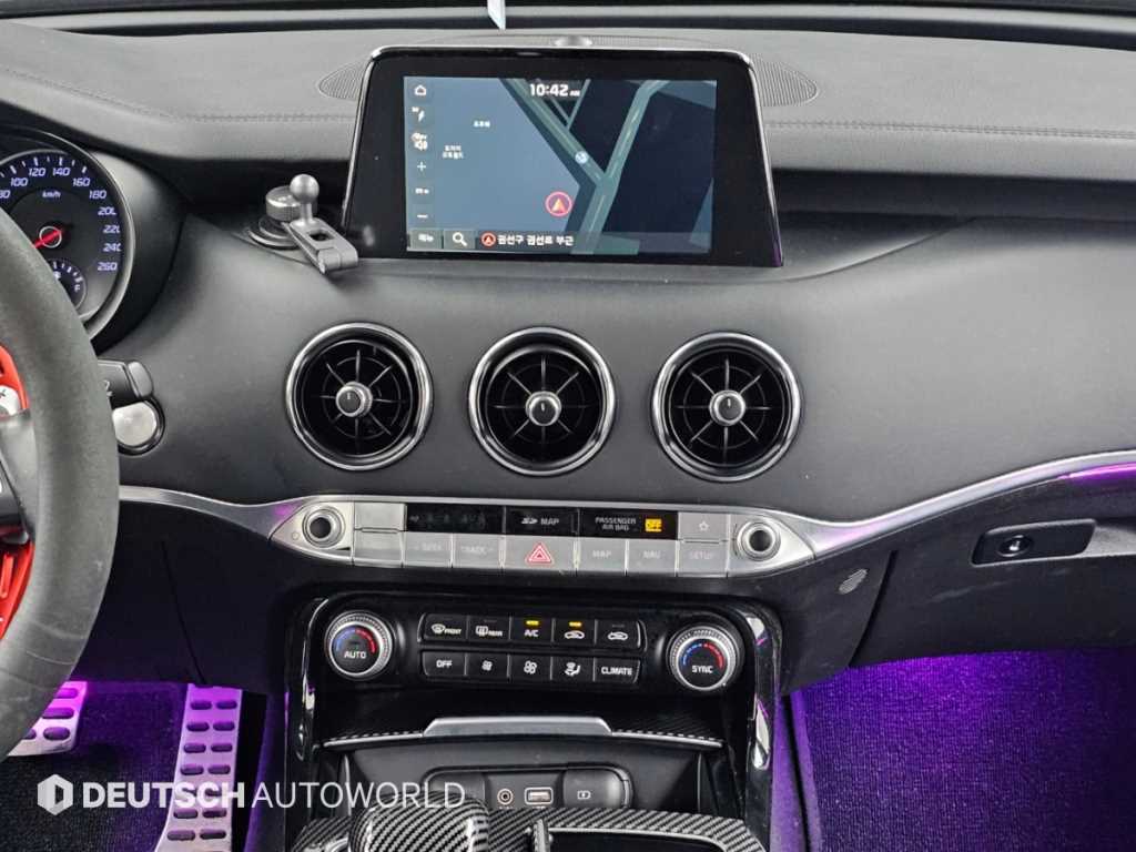 Kia Stinger — photo 14