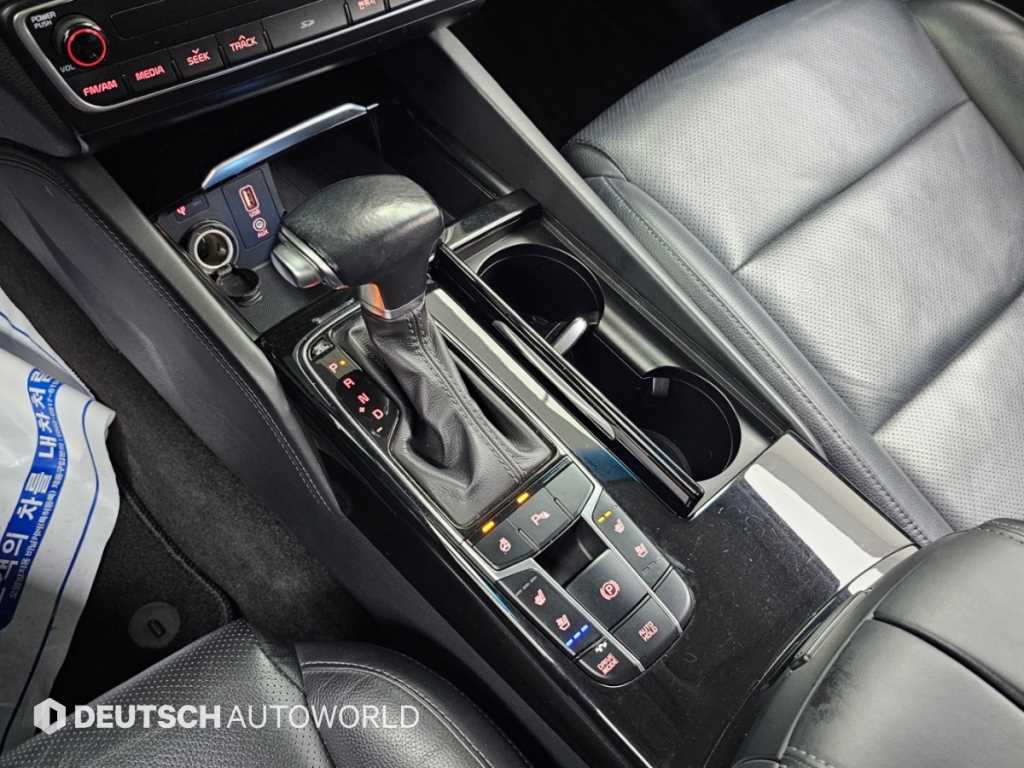 Kia K7 — photo 09