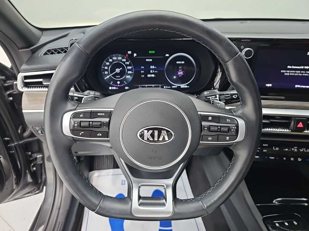 Kia K5 — photo 09