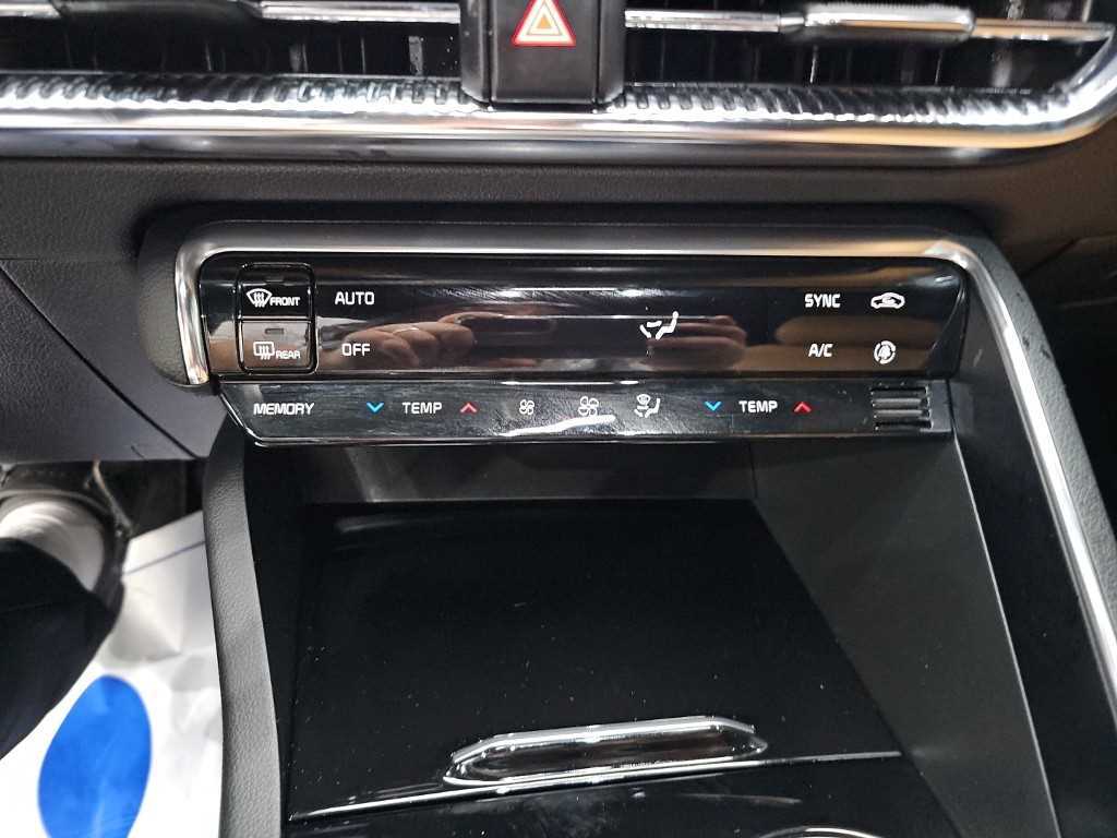Kia K5 — photo 10