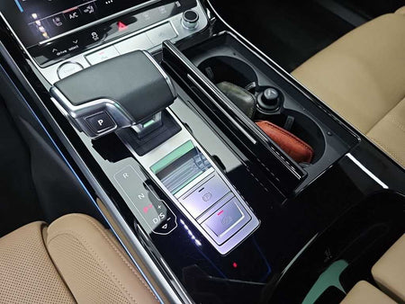 Audi A8 — photo 08