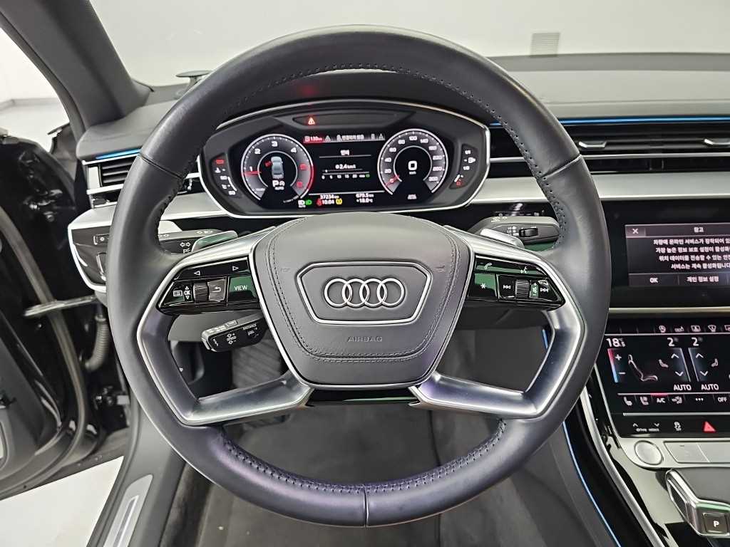 Audi A8 — photo 09
