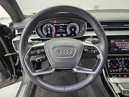 Audi A8 — photo 09