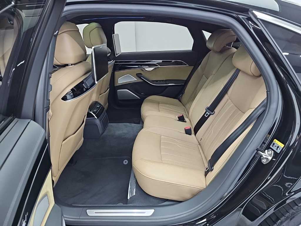 Audi A8 — photo 12
