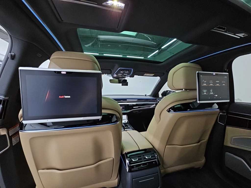 Audi A8 — photo 13