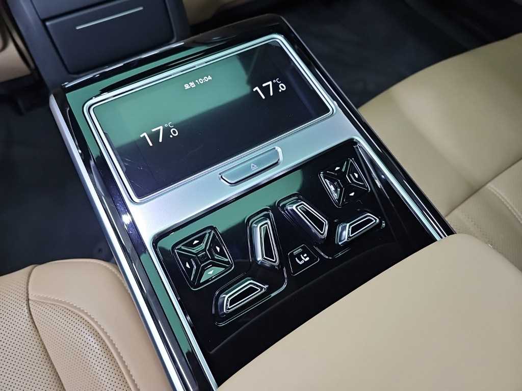Audi A8 — photo 15