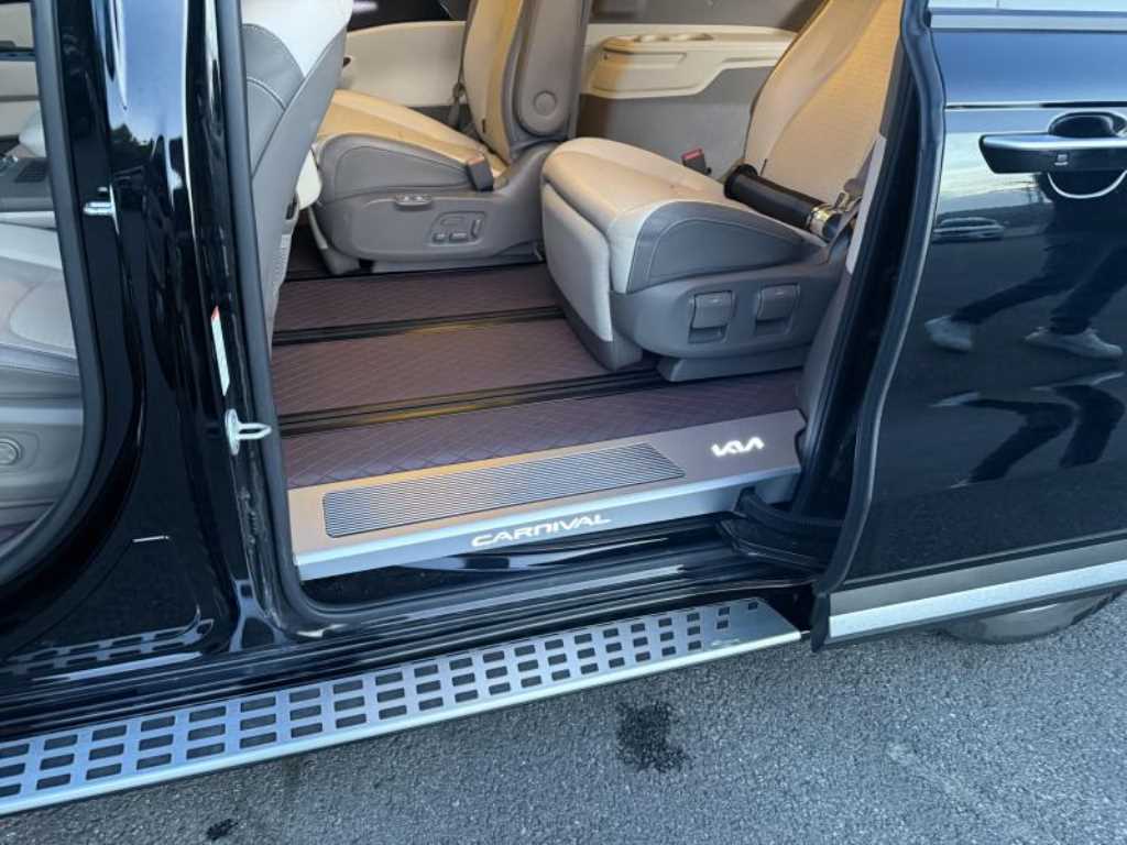 Kia Carnival — photo 13