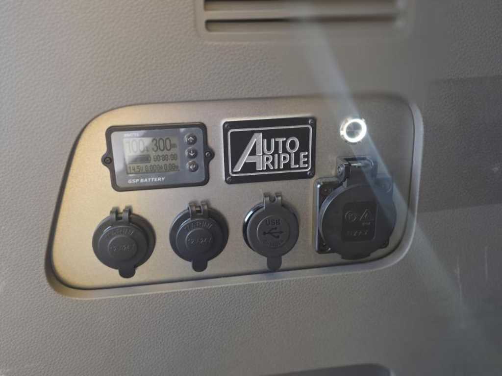 Kia Carnival — photo 16