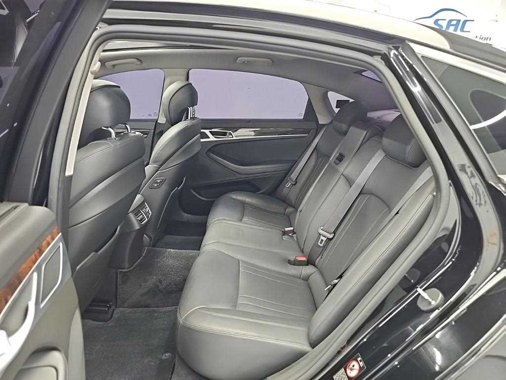 Hyundai Genesis — photo 12