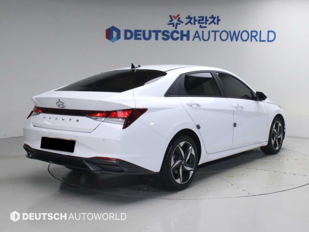 Hyundai Avante — photo 02