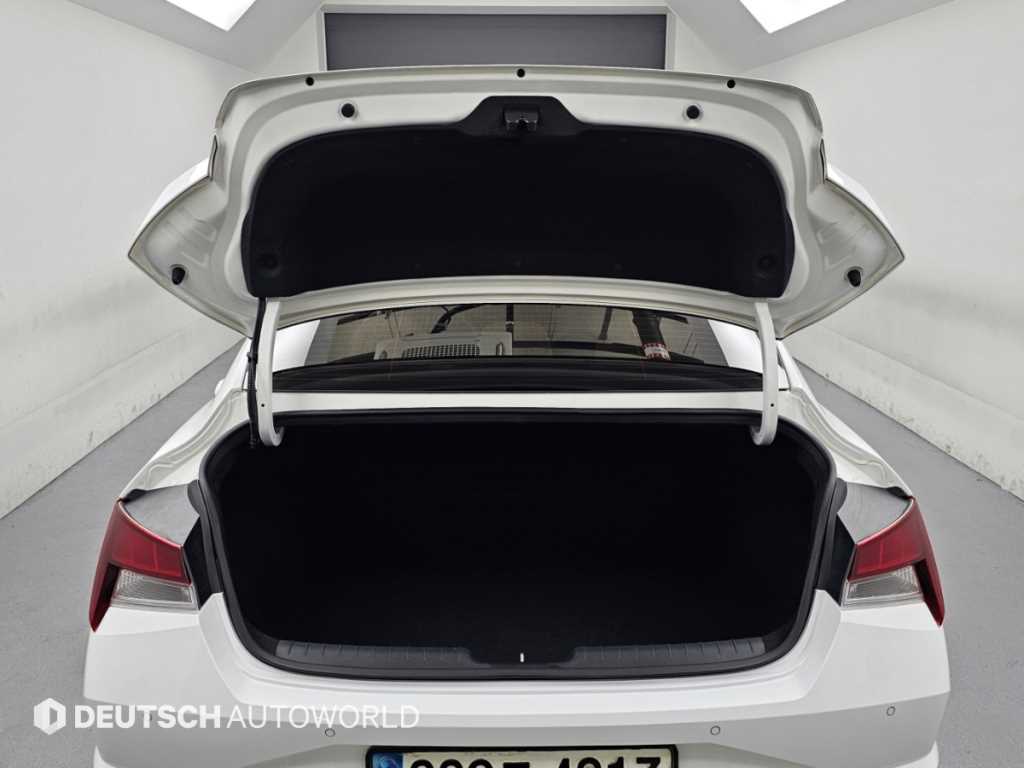 Hyundai Avante — photo 05
