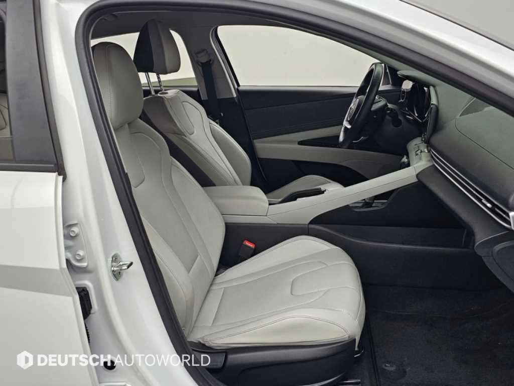 Hyundai Avante — photo 11
