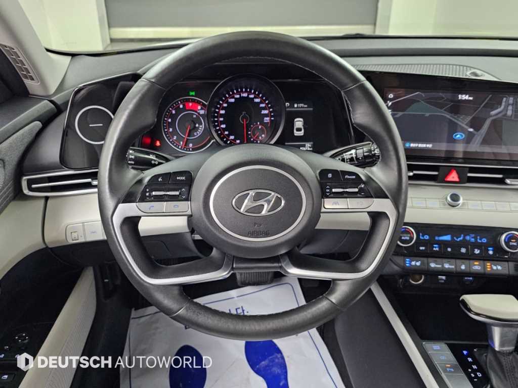 Hyundai Avante — photo 13