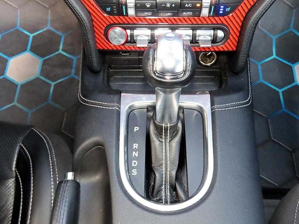 Ford Mustang — photo 10