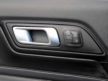 Ford Mustang — photo 11