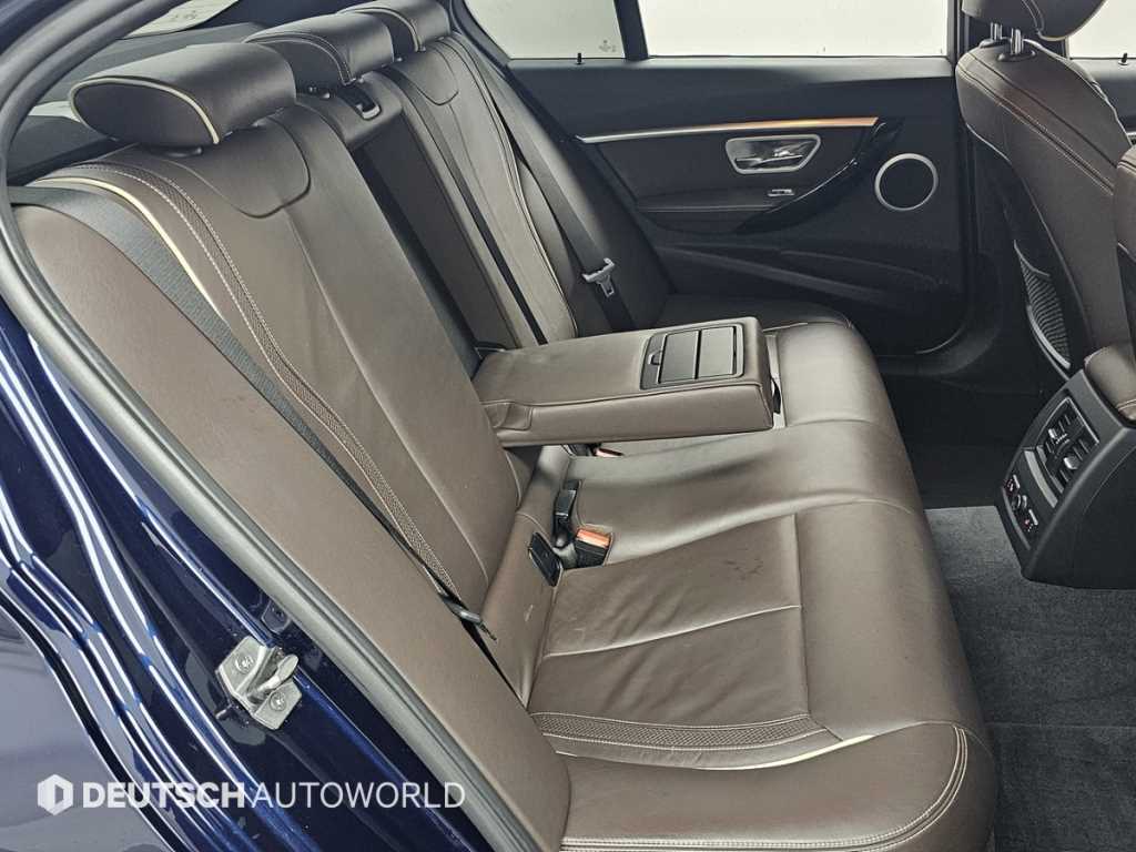 BMW 3-Series — photo 11