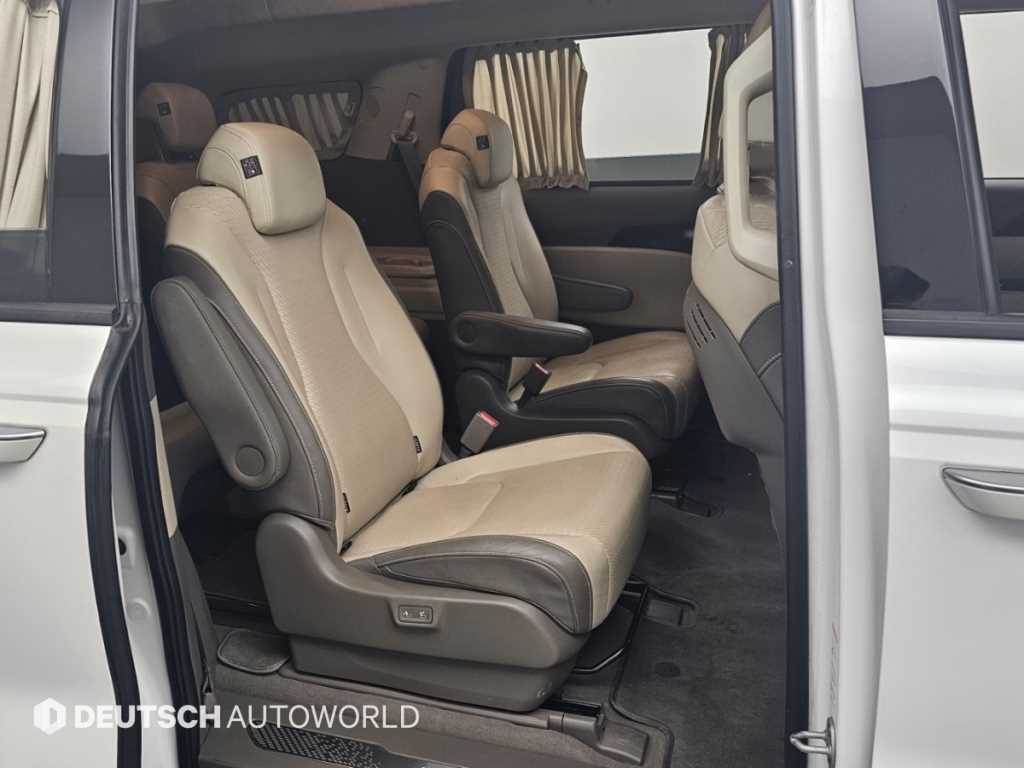 Kia Carnival — photo 12