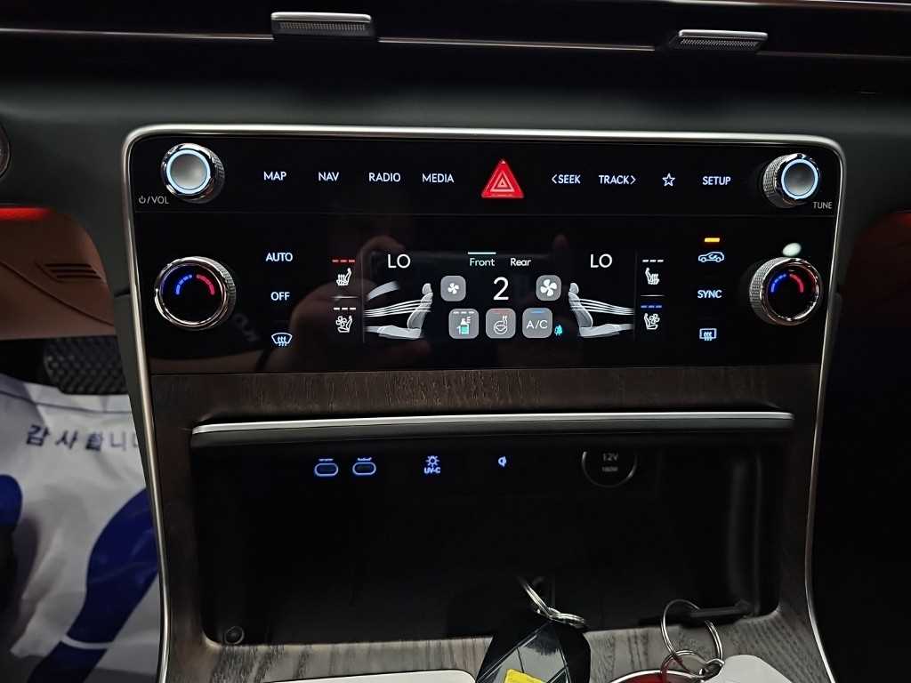 Genesis GV80 — photo 10
