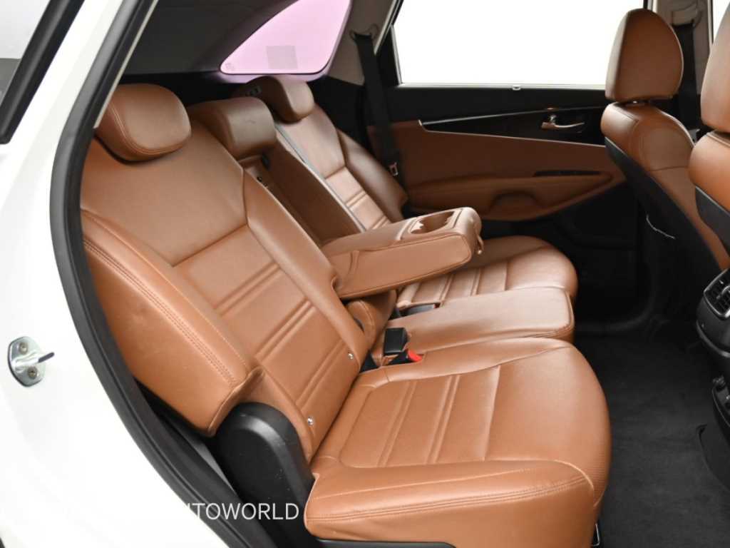 Kia Sorento — photo 12
