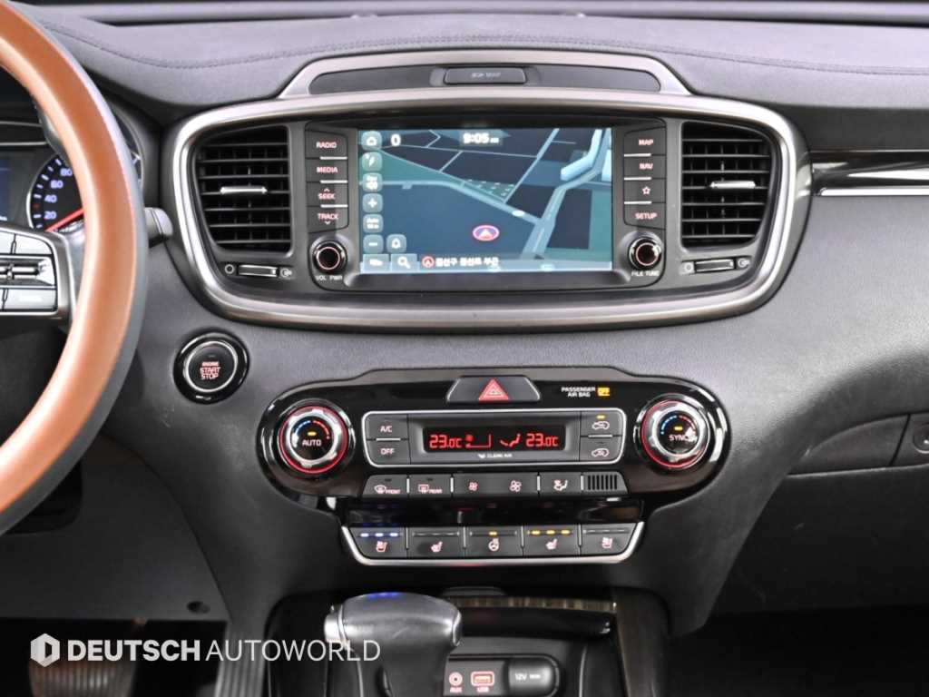 Kia Sorento — photo 14