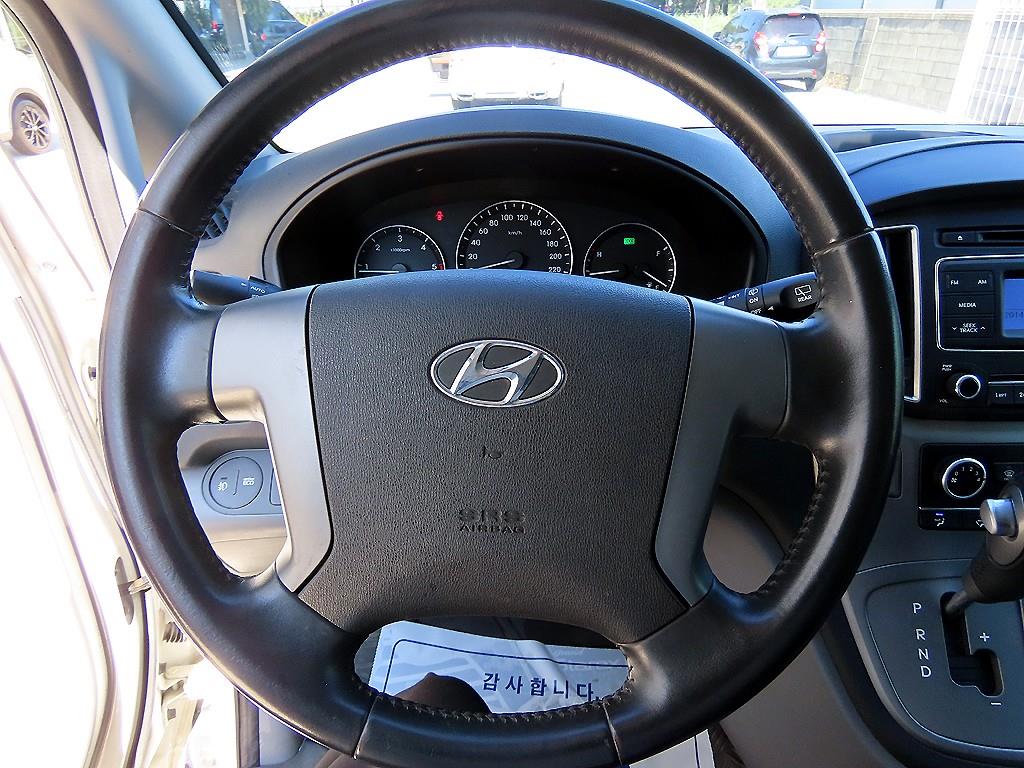 Hyundai Starex — photo 08