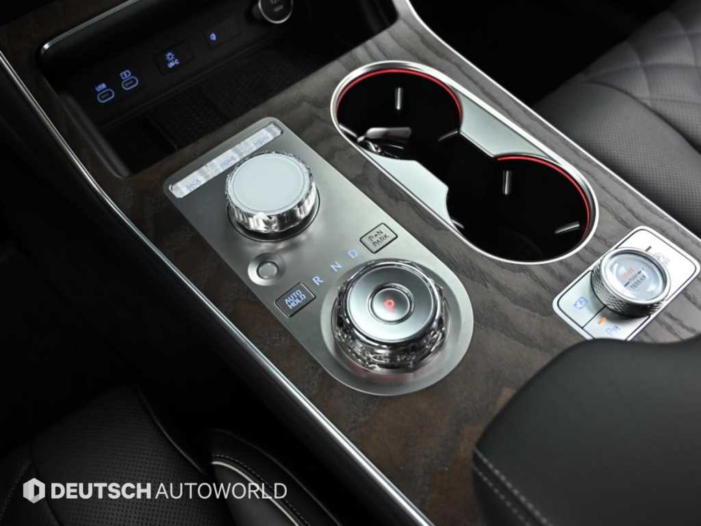 Genesis GV80 — photo 09
