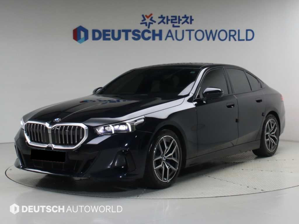 BMW 5-Series — photo 01