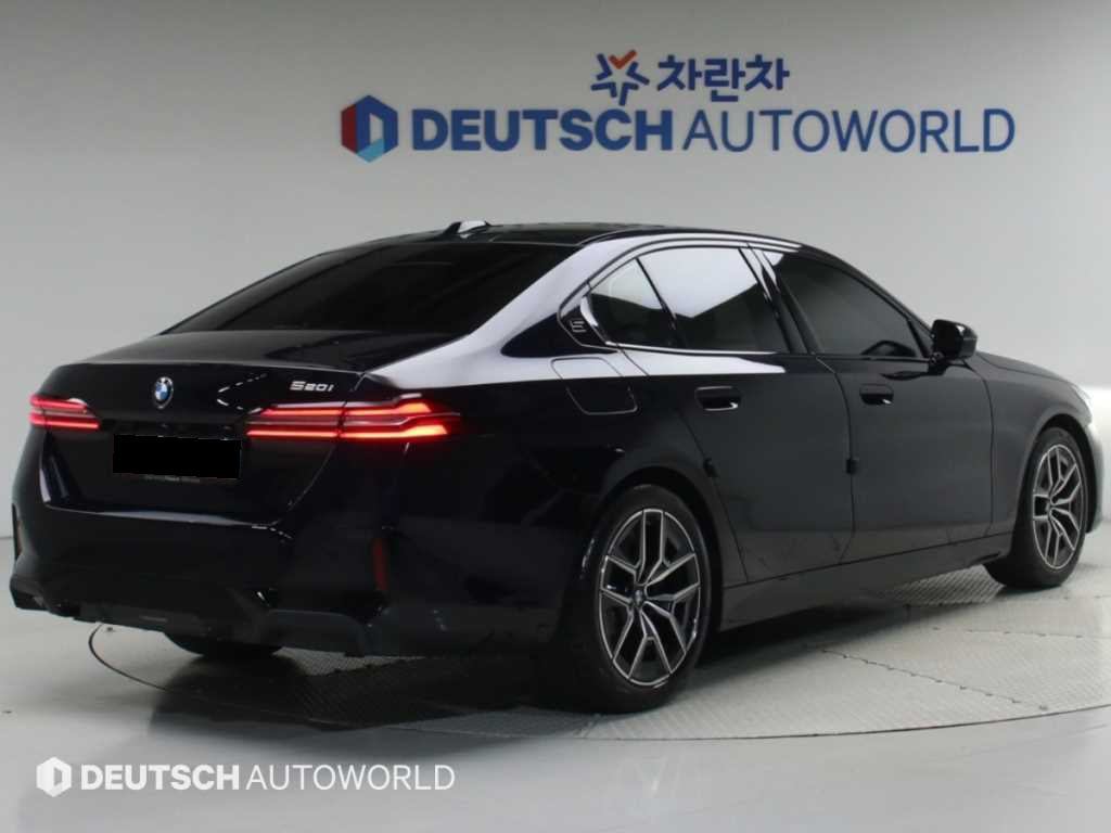 BMW 5-Series — photo 02