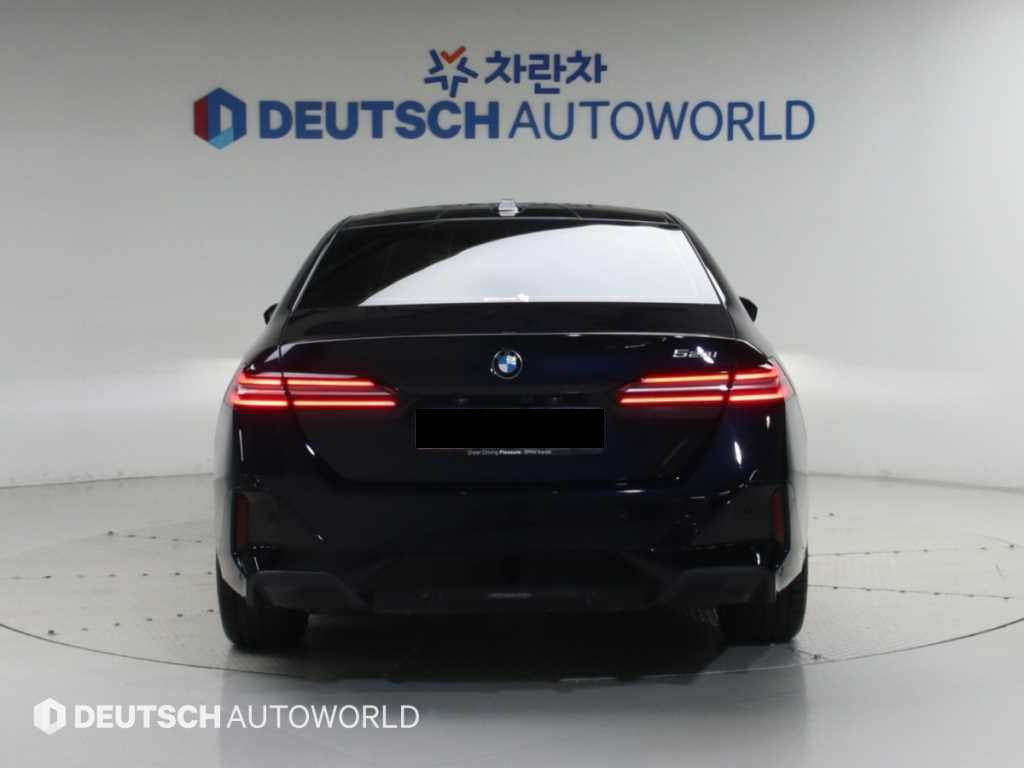 BMW 5-Series — photo 04