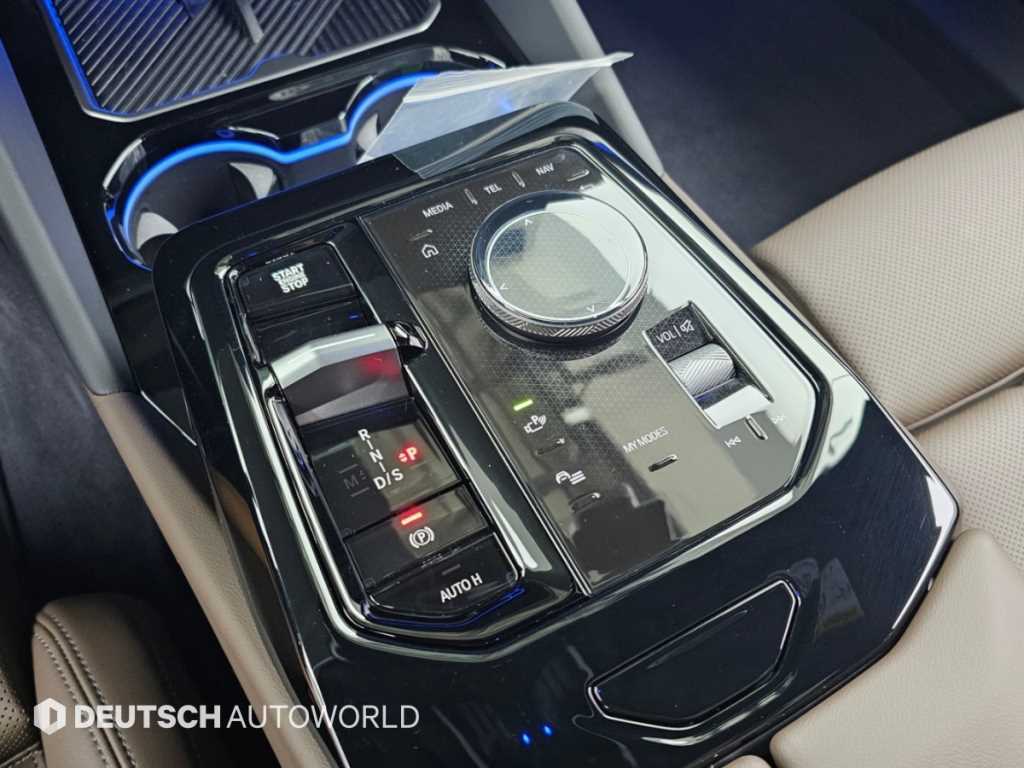 BMW 5-Series — photo 09