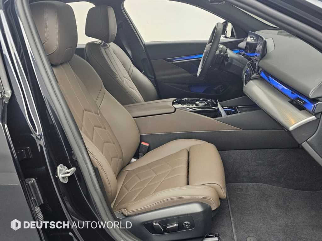 BMW 5-Series — photo 10