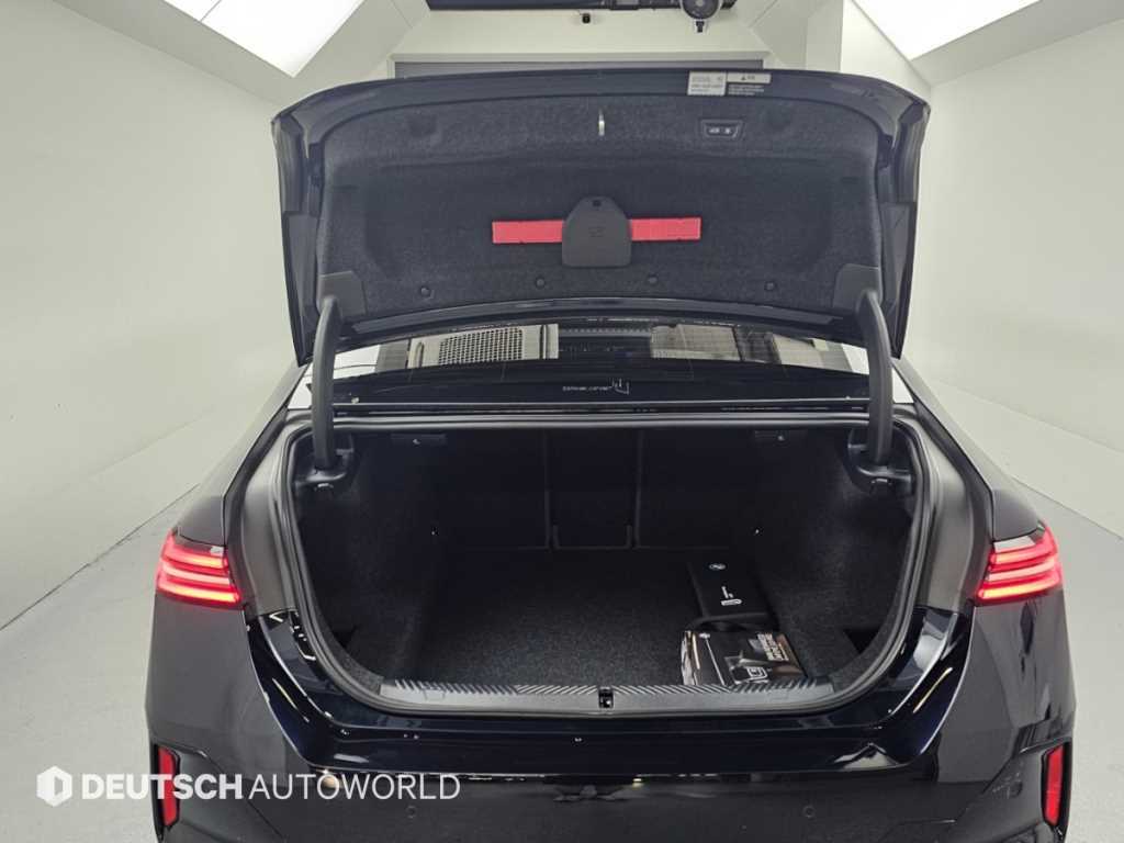 BMW 5-Series — photo 19